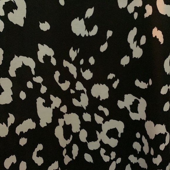 Black & White Cheetah Print LuLaRoe Morgan Top - NWT XXS - Picture 3 of 6
